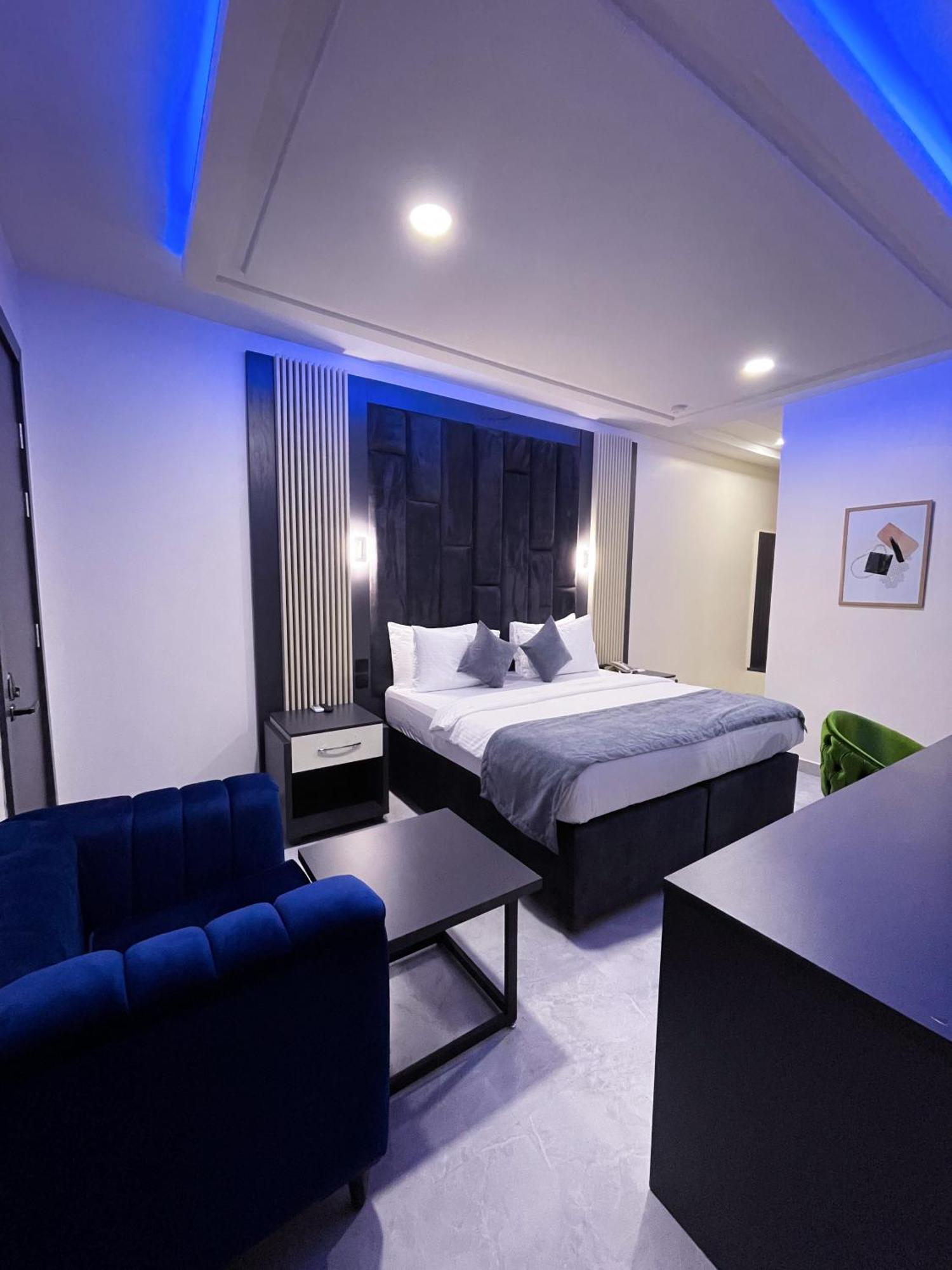 The Mayrock Hotel Abuja Exteriör bild