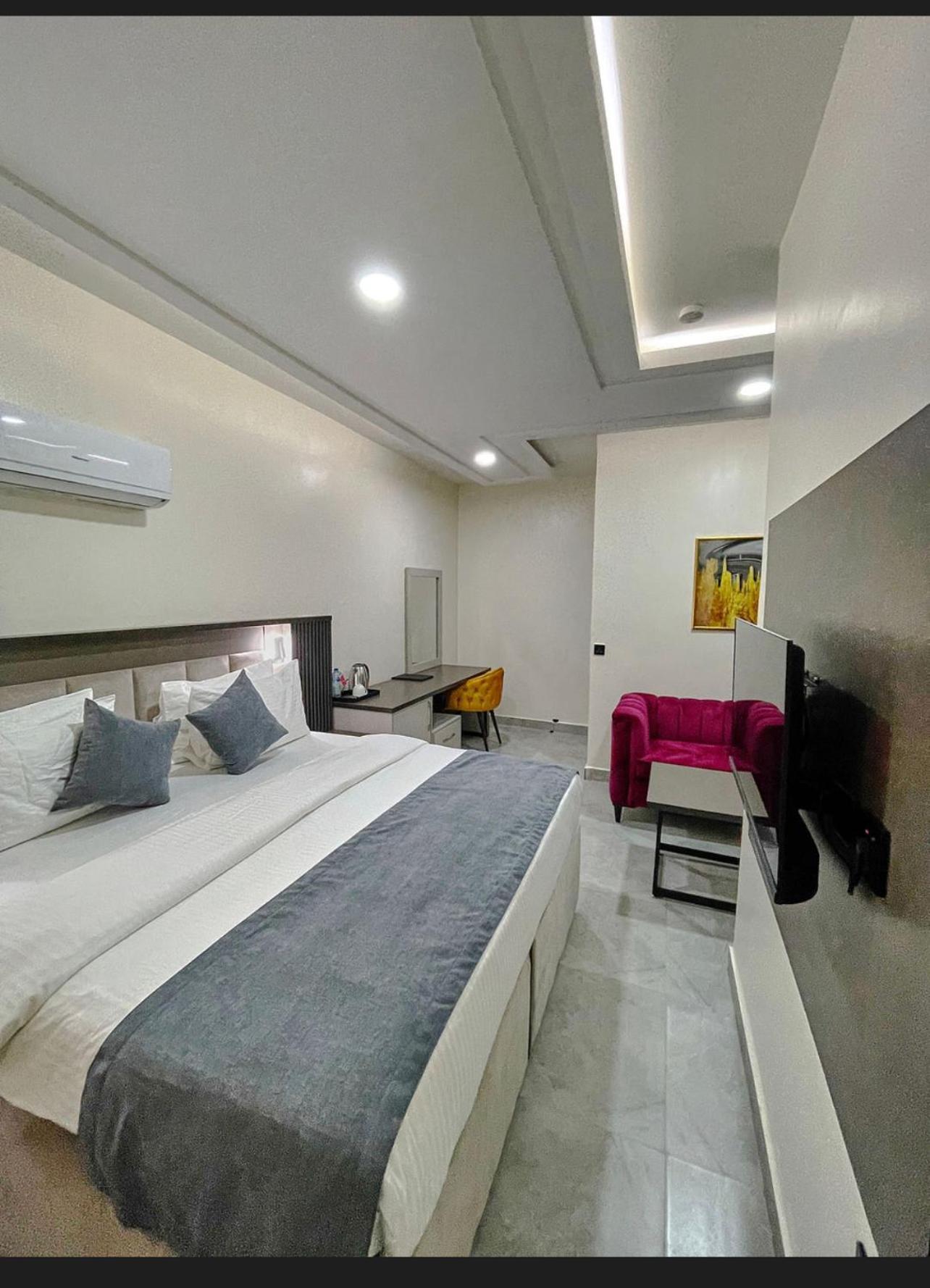The Mayrock Hotel Abuja Exteriör bild